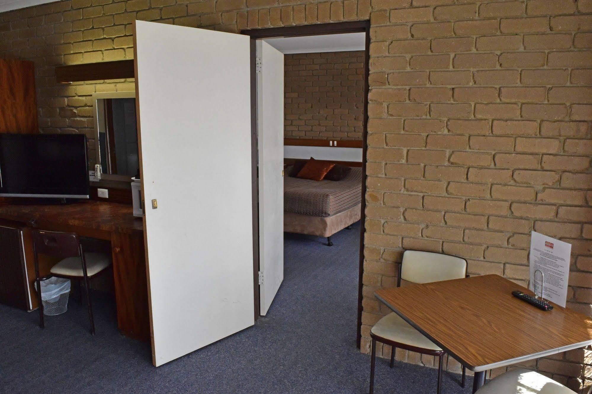 The Black Bull Motel Traralgon Dış mekan fotoğraf