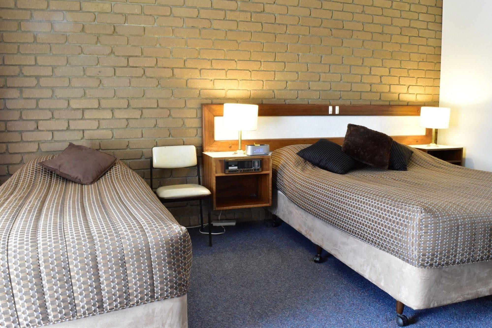 The Black Bull Motel Traralgon Dış mekan fotoğraf