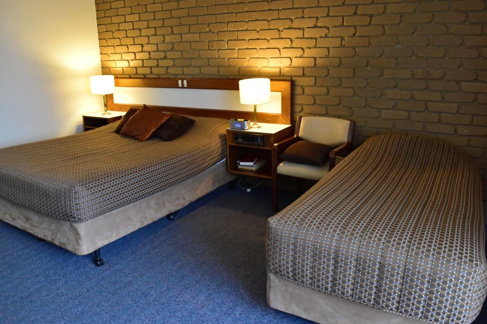 The Black Bull Motel Traralgon Dış mekan fotoğraf