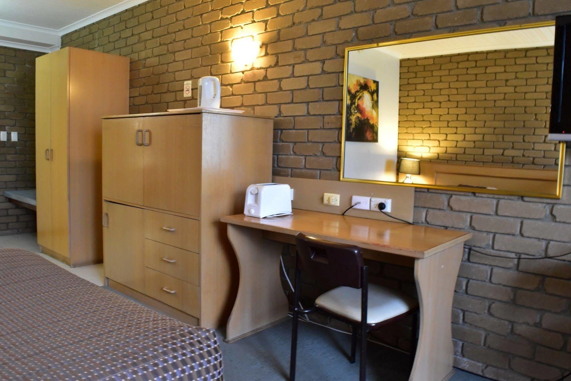 The Black Bull Motel Traralgon Dış mekan fotoğraf